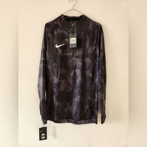 Nike Men’s Aeroshield Strike Drill Pullover